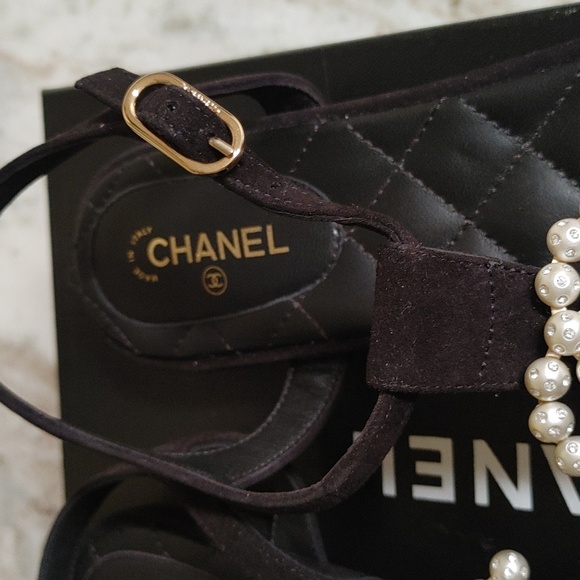 CHANEL Thongs Black Interlocking C Size 40 - Picture 10 of 15